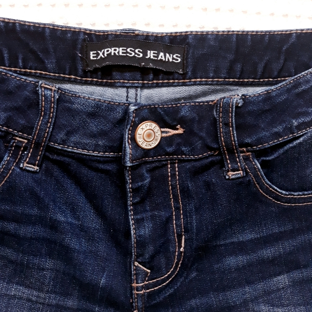 Express Shortie Rolled Cuff Denim Jean - Shorts Size 4 Dark Wash Shorts - Picture 5 of 10
